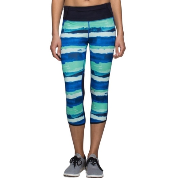 Lululemon Pace Pusher Crop Luxtreme
Brush Strokes Harbor Blue Menthol Deep Navy - Picture 3 of 11
